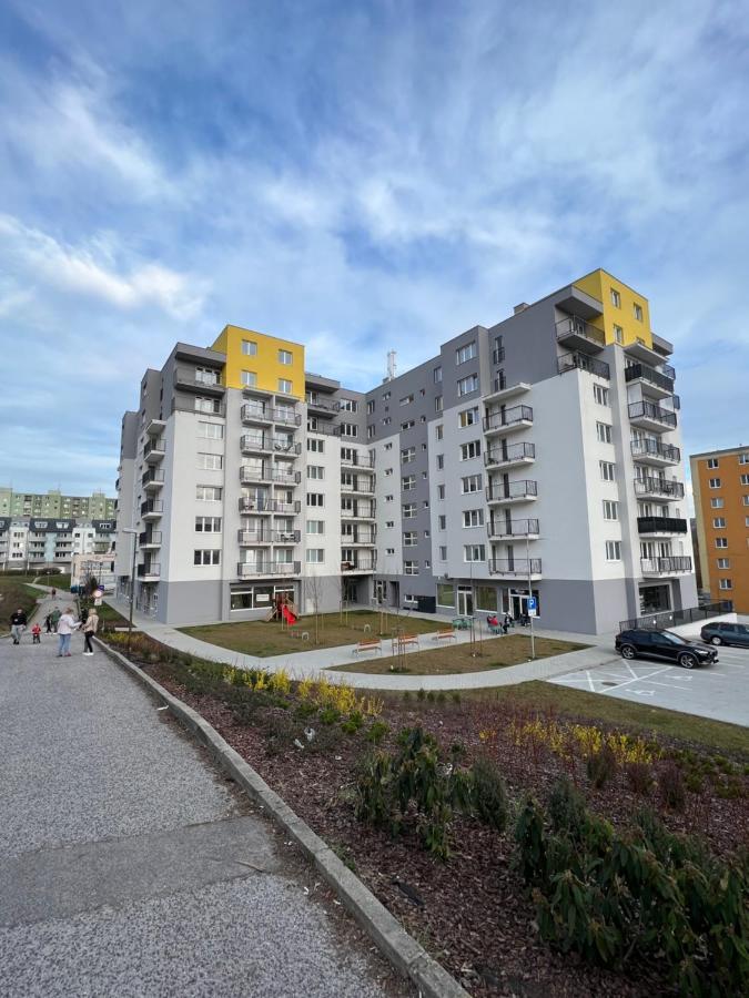 Cozy Stay Apartment Trencin Bagian luar foto