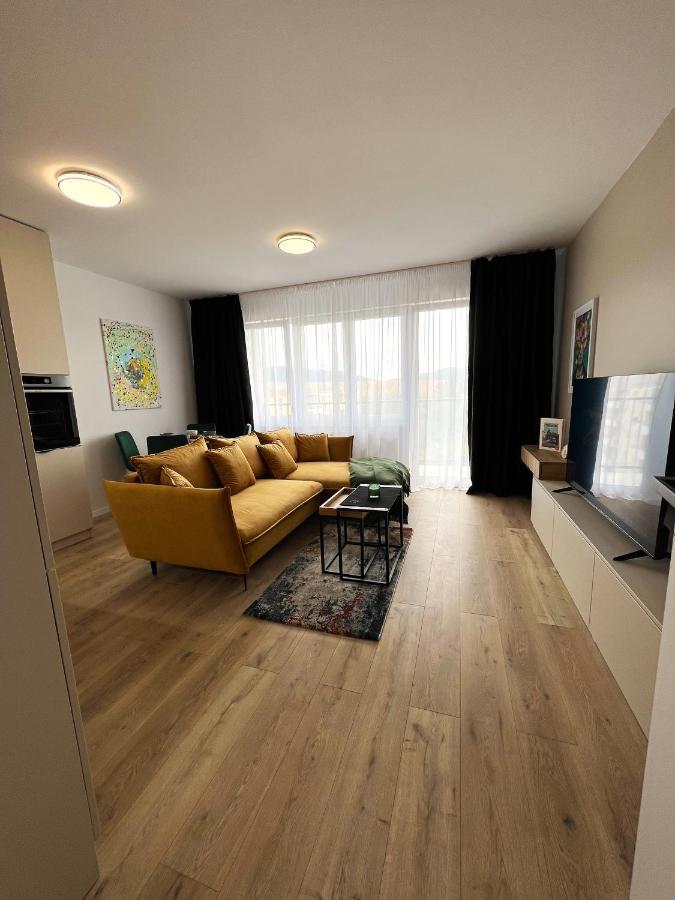 Cozy Stay Apartment Trencin Bagian luar foto