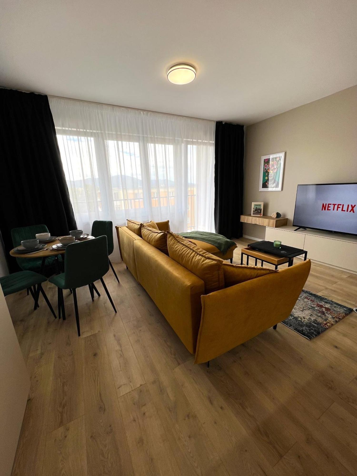 Cozy Stay Apartment Trencin Bagian luar foto
