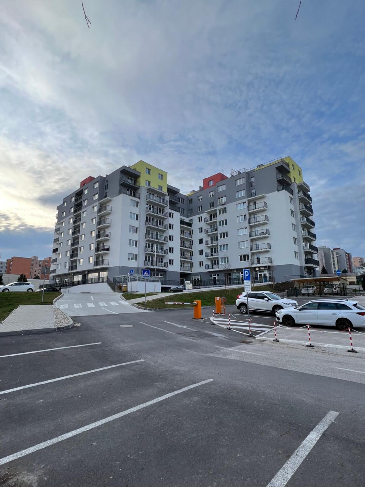 Cozy Stay Apartment Trencin Bagian luar foto