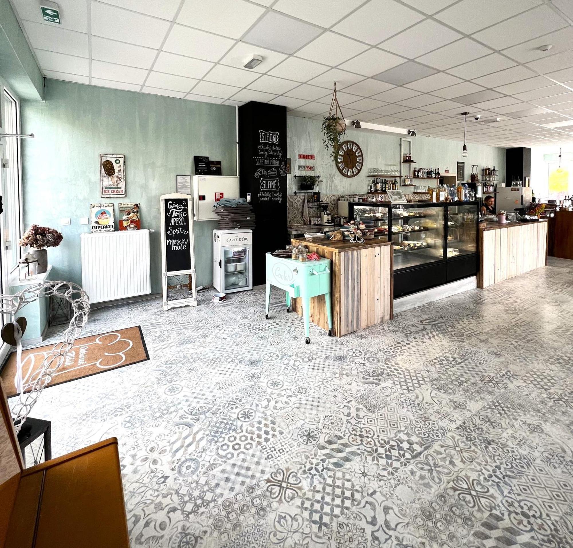 Cozy Stay Apartment Trencin Bagian luar foto