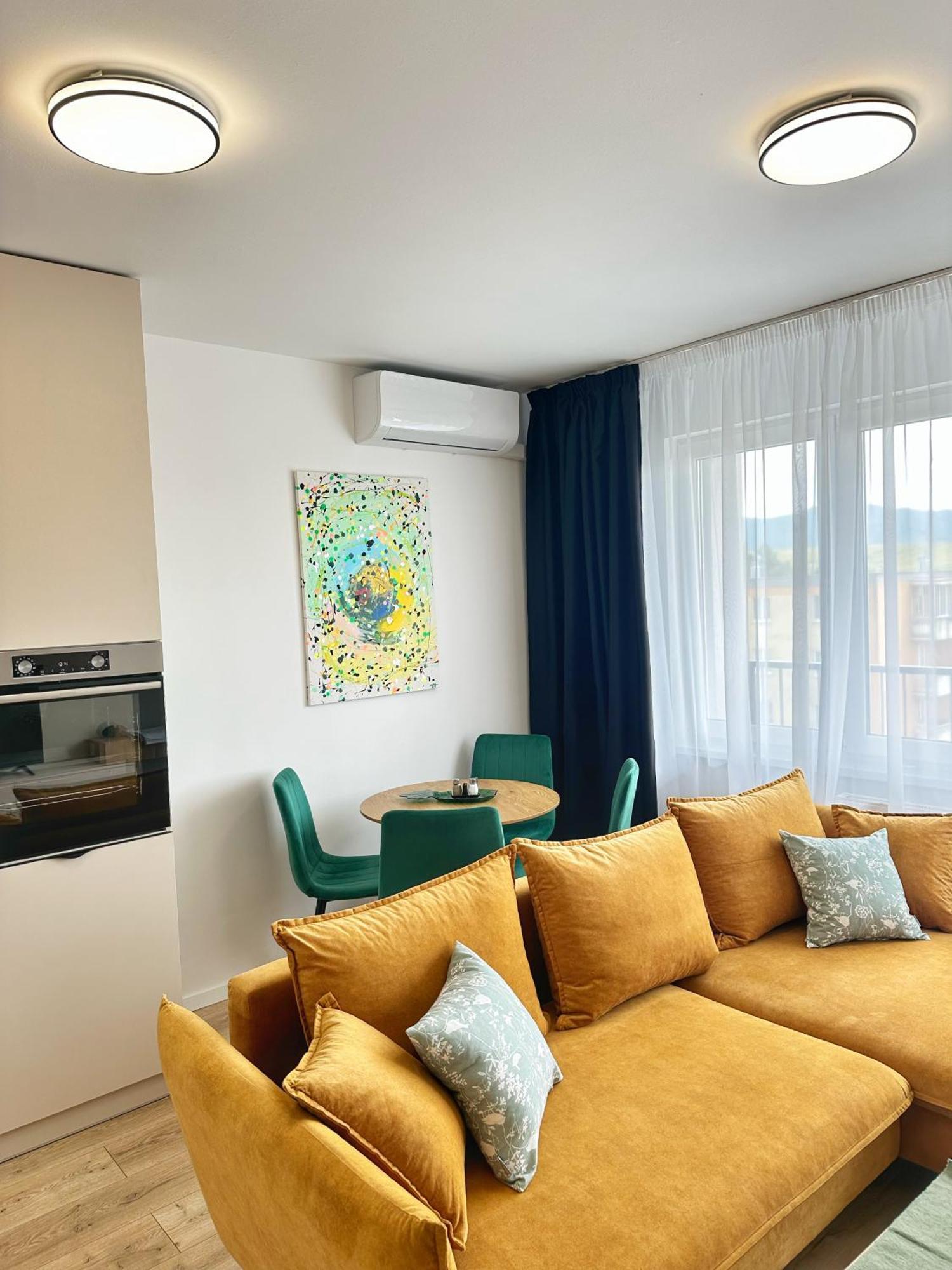 Cozy Stay Apartment Trencin Bagian luar foto